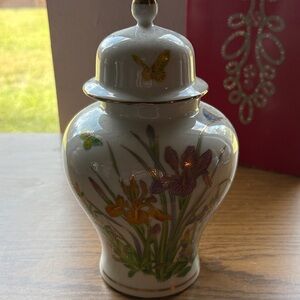 Apex Multicolor Floral Ceramic Japanese Ginger jar with Lid
